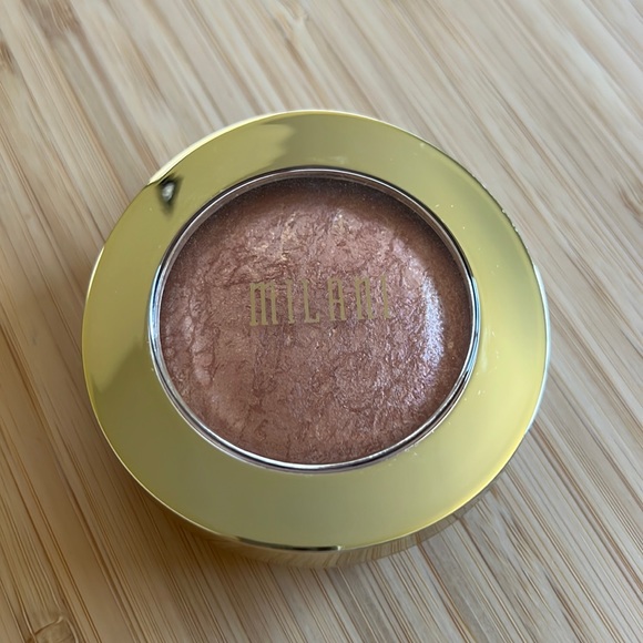 Milani Baked Bronzer in shade Glow - Picture 3 of 6
